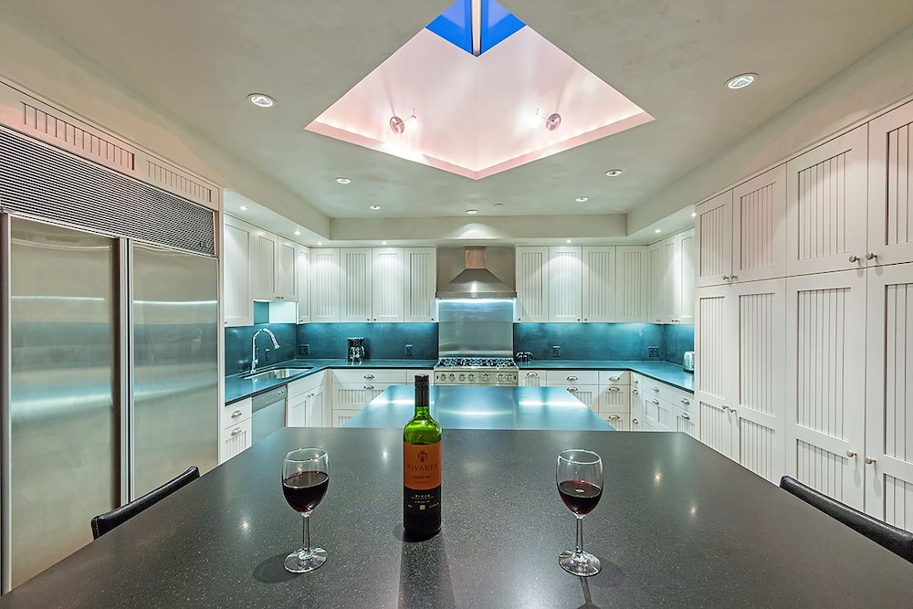 Ice House Suites and Condominiums 43/71