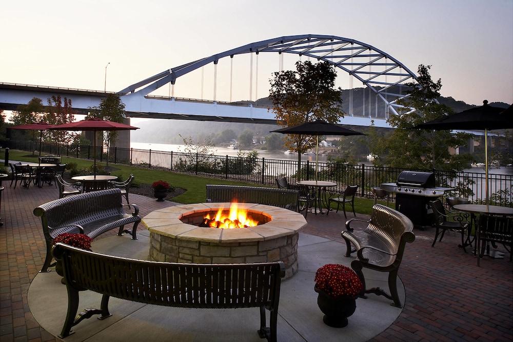 Fairfield Inn Suites By Marriott Pittsburgh Neville Island 13/17