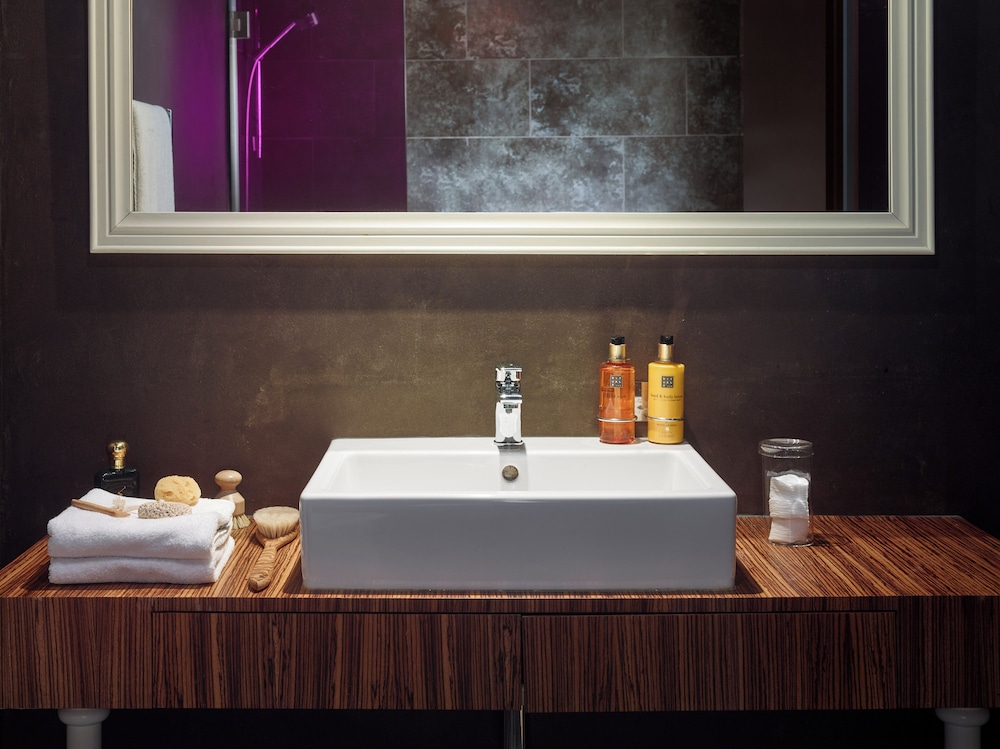 The Icon Hotel And Lounge 63/64