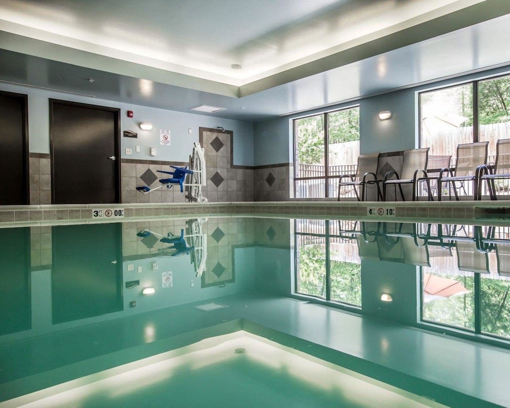 Comfort Suites Whitsett - Greensboro East Whitsett NC 27/41