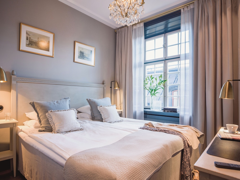 ROOM, DOUBLE BED