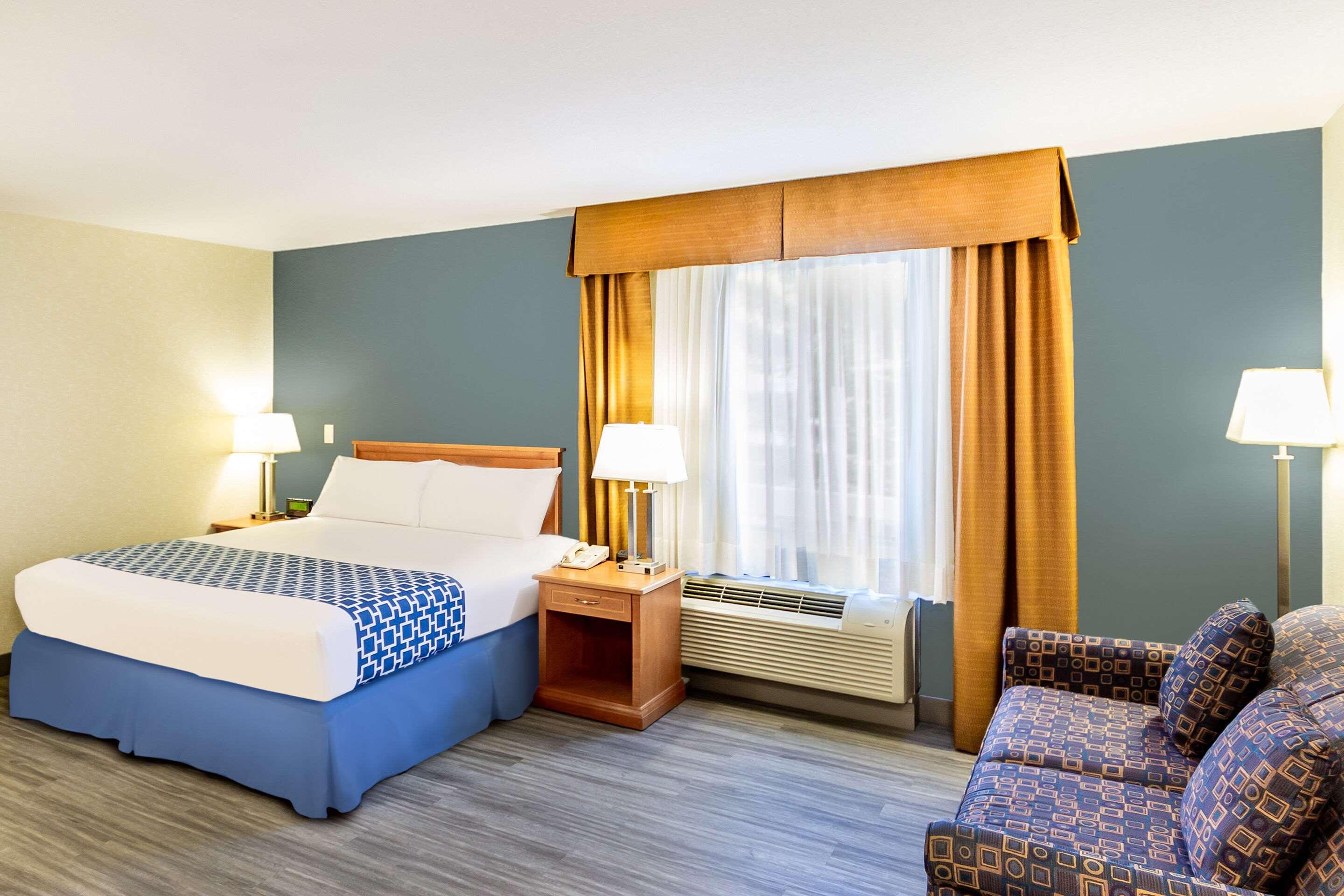 EFFICIENCY, SUITE, QUEEN BED