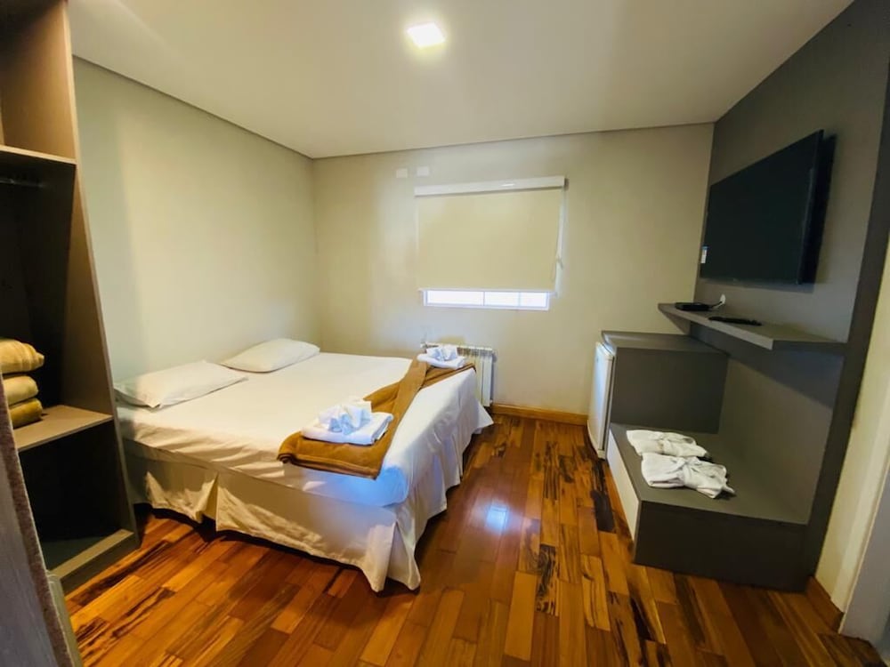 Chris Park Hotel 29/74