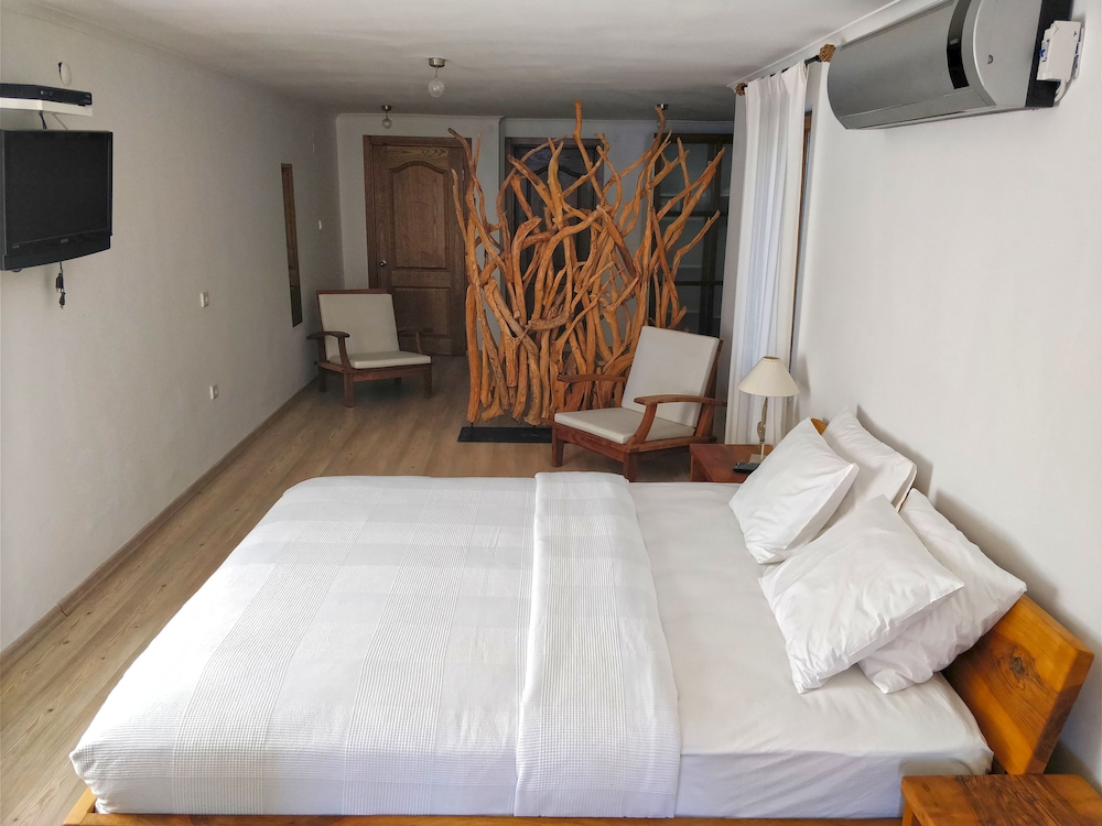 Zephyros Hotel 5/44