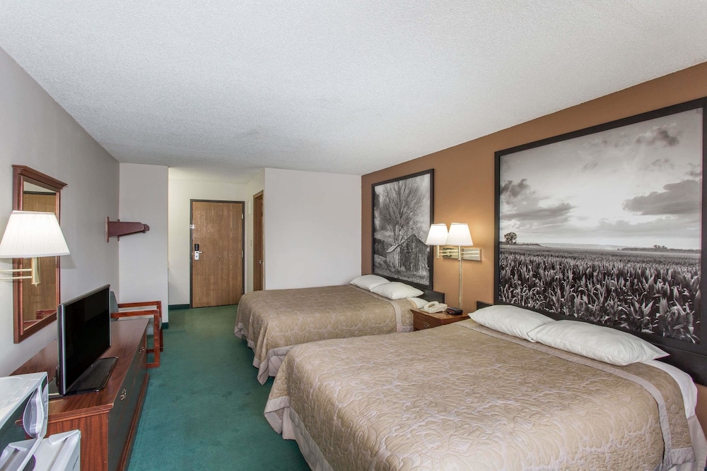 Super 8 by Wyndham Richmond VA 10/29