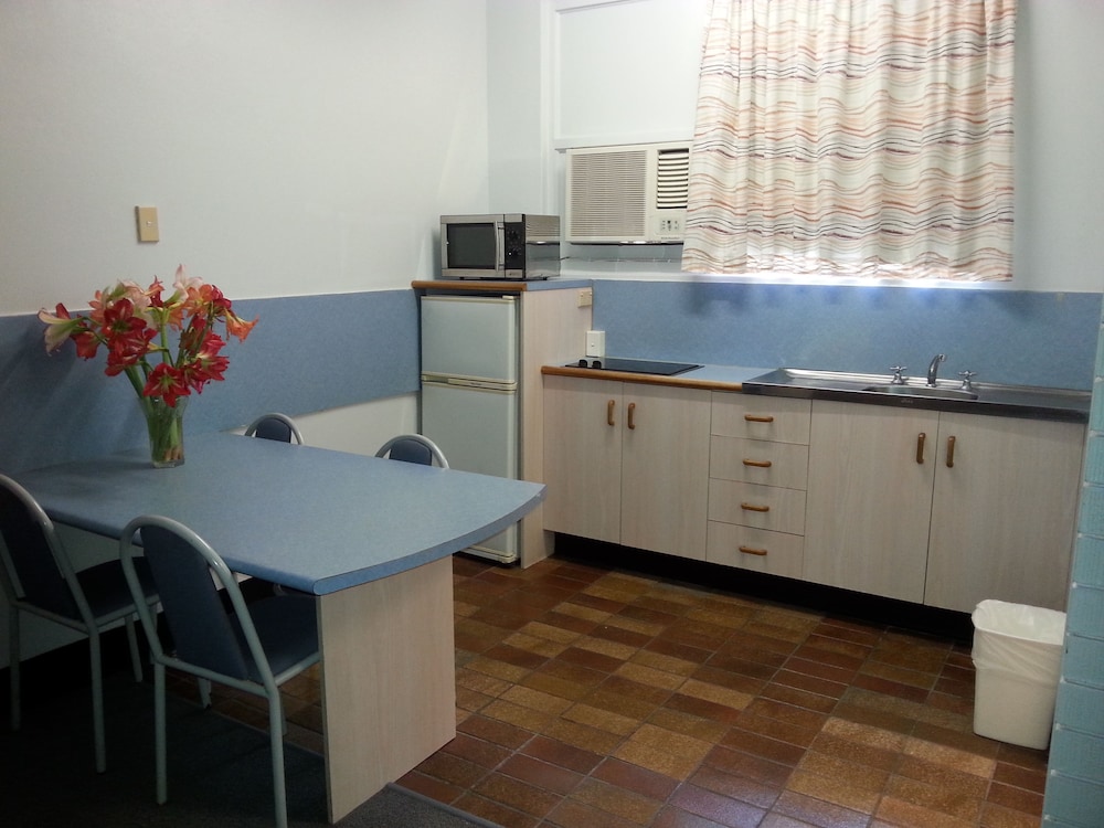 Golden Fountain Motel photo3