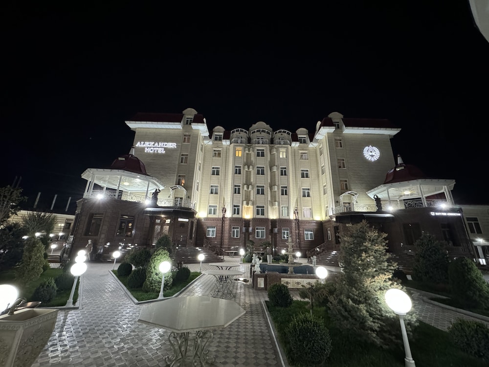 Alexander Hotel 5/38