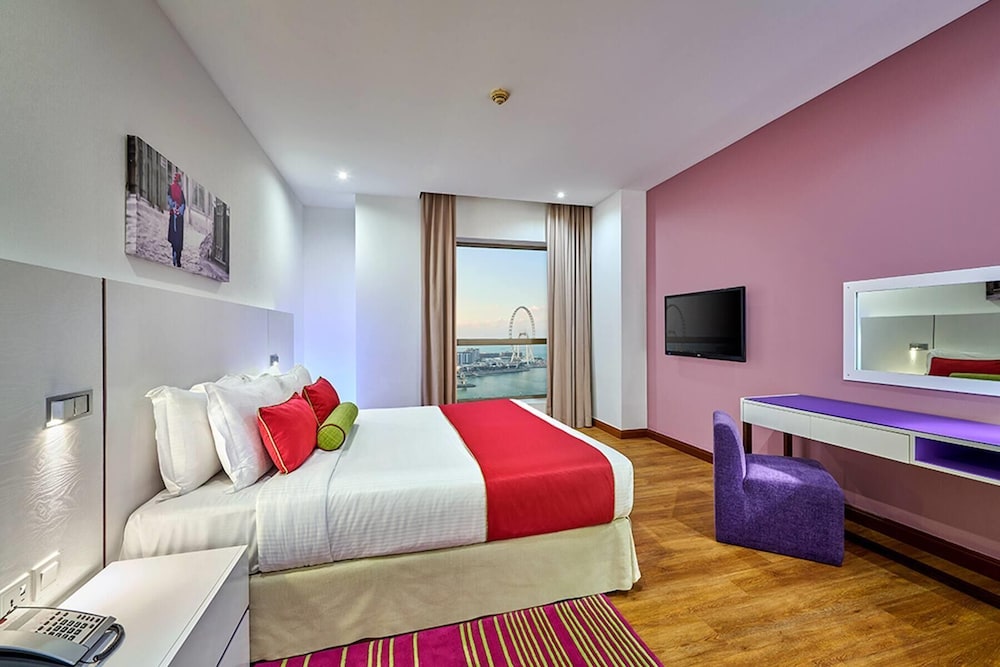 DELUXE, KING BED, CITY VIEW