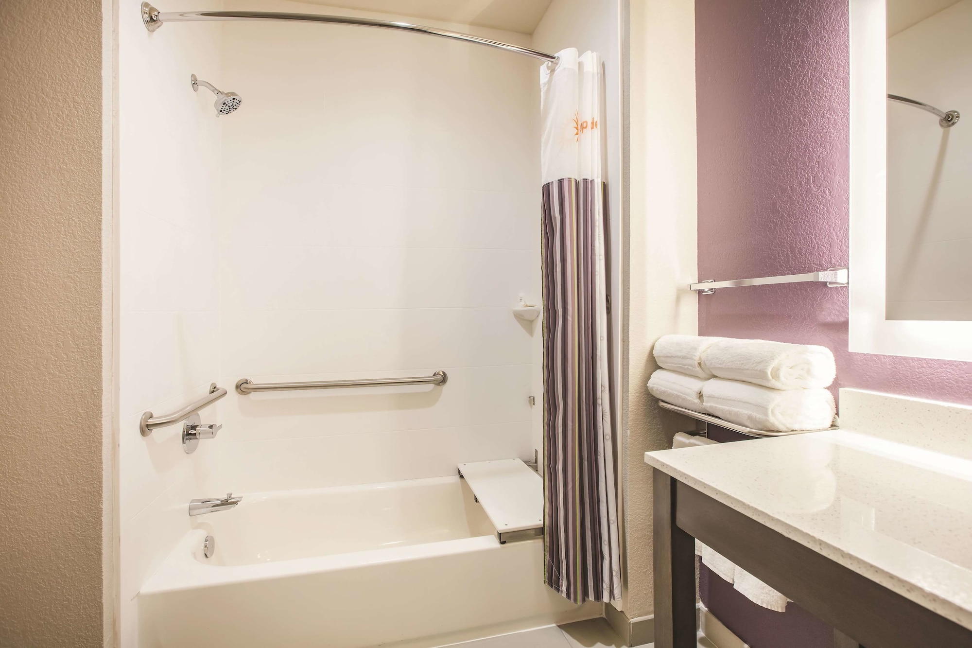 غرفة بسرير كينج، La Quinta Inn & Suites by Wyndham Dallas Plano - The Colony 2/3
