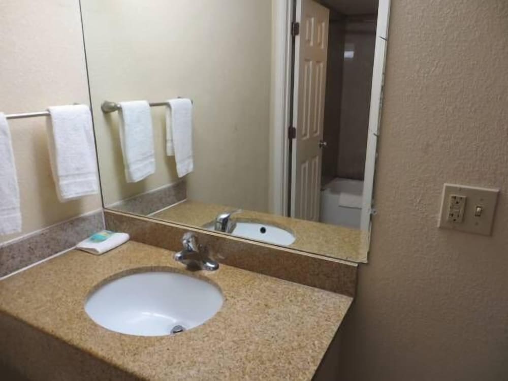 Budget Inn Cocoa 40/45