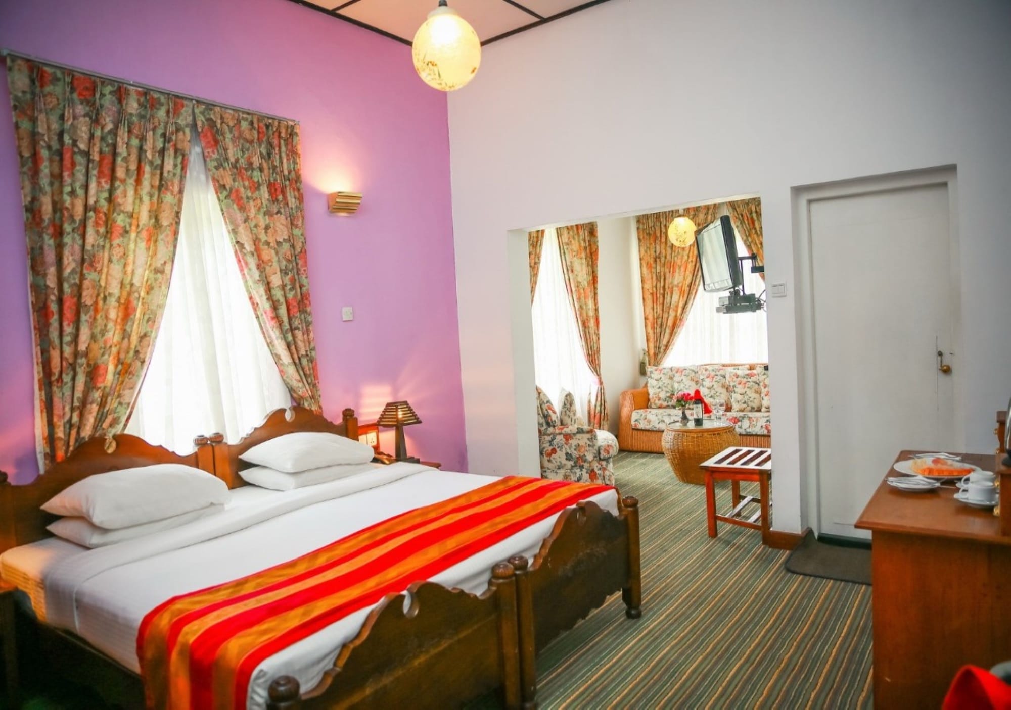 1 BEDROOM, STANDARD, TWIN BEDS, BATHTUB