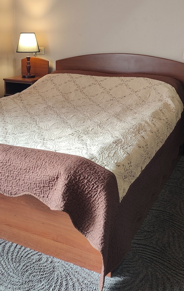 Areg Hotel 83/113