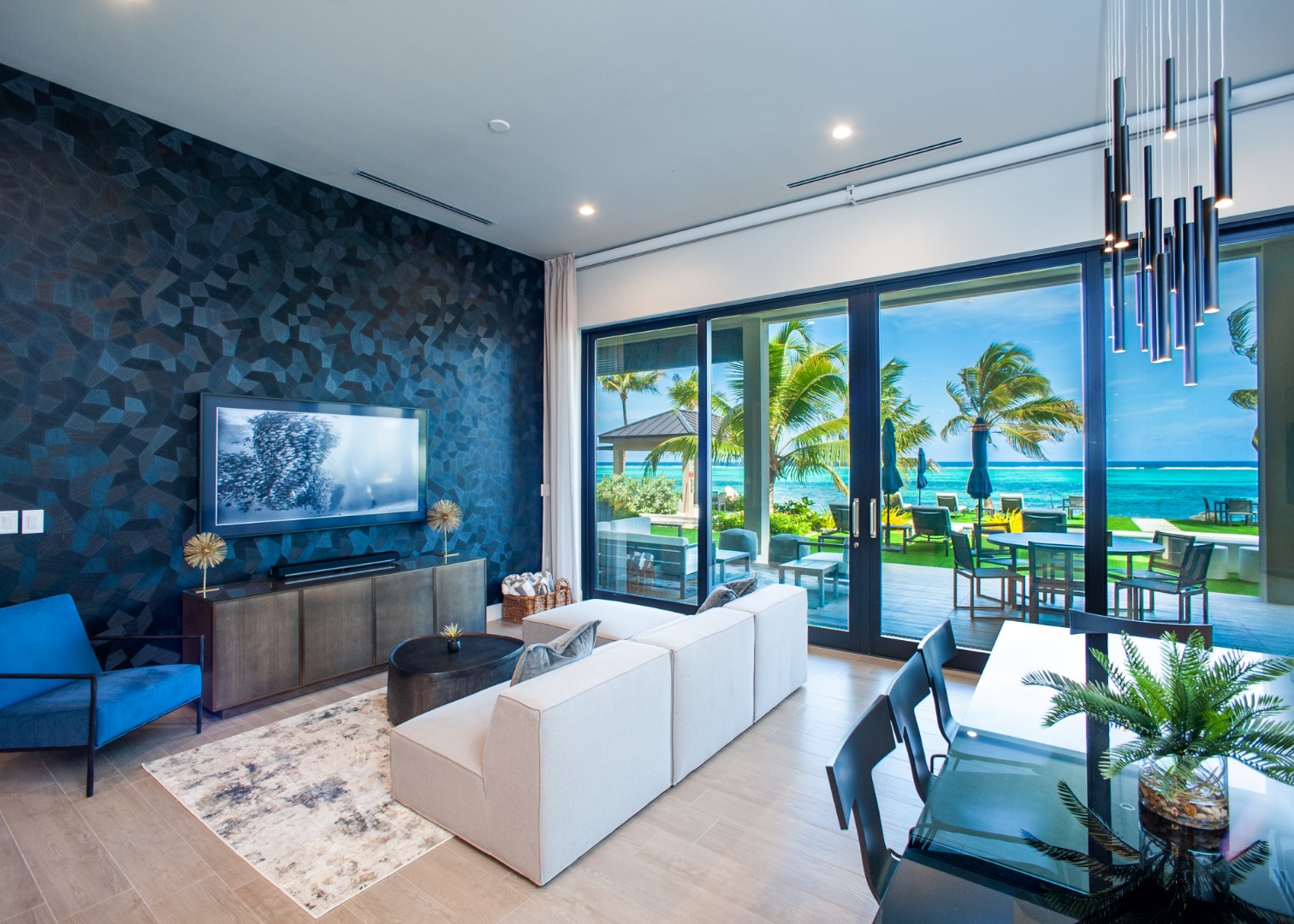 2 Bedrooms, Coconut, Grove, Suite