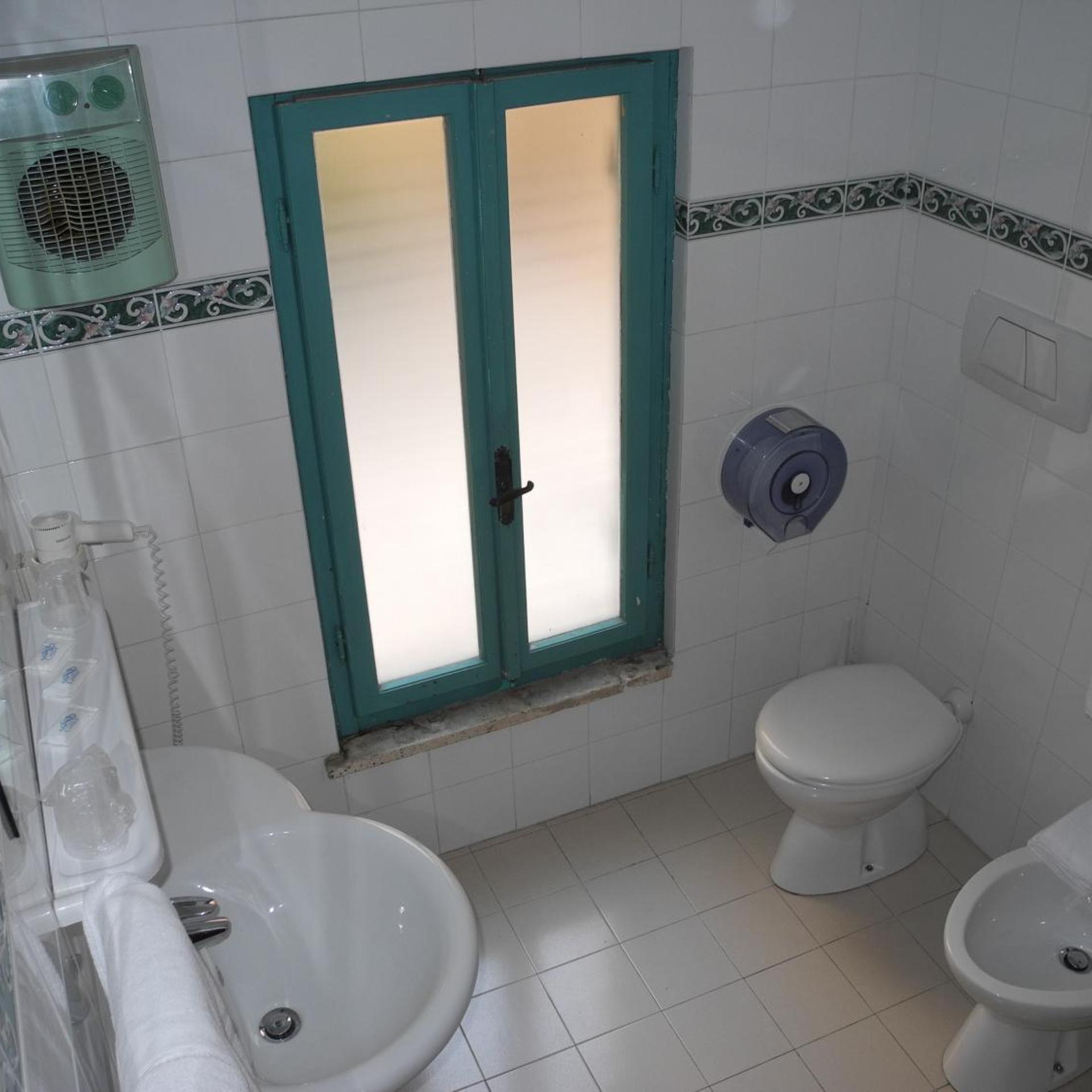 Maisonette، CORONA 6/8