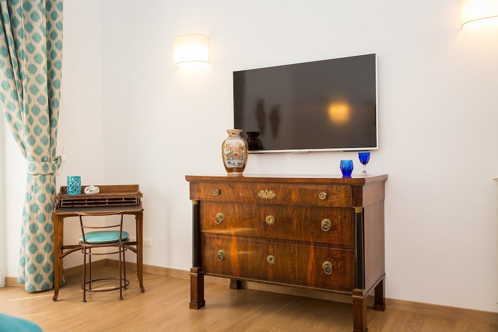Prestigious Apartment Via Barberini 4/50