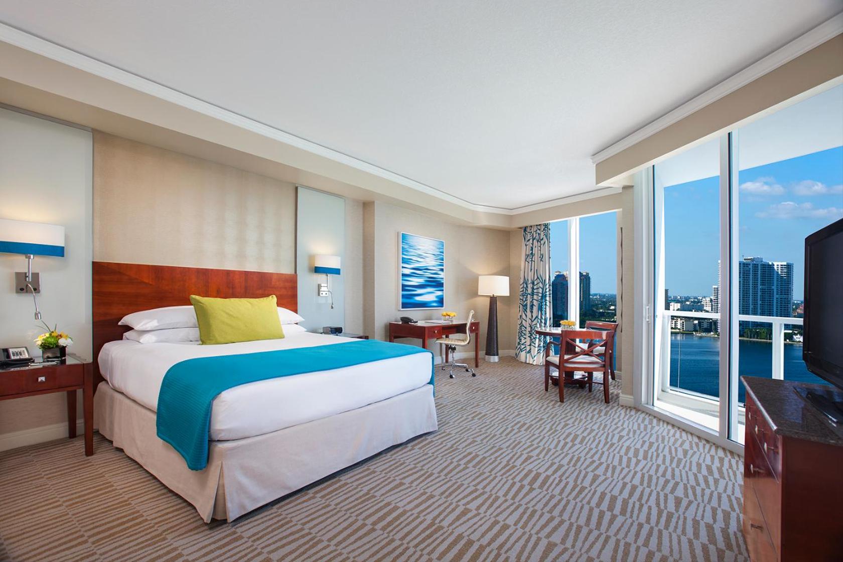 1 Bedroom, Suite, King Bed, Kitchen