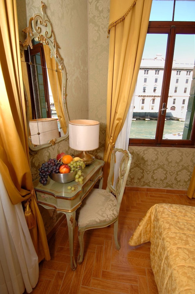 Hotel Canal 20/35