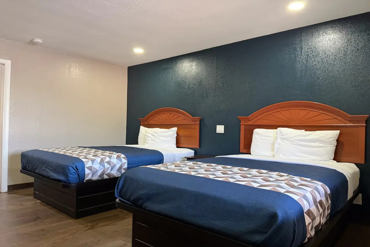 Rodeway Inn & Suites Ada 1/8