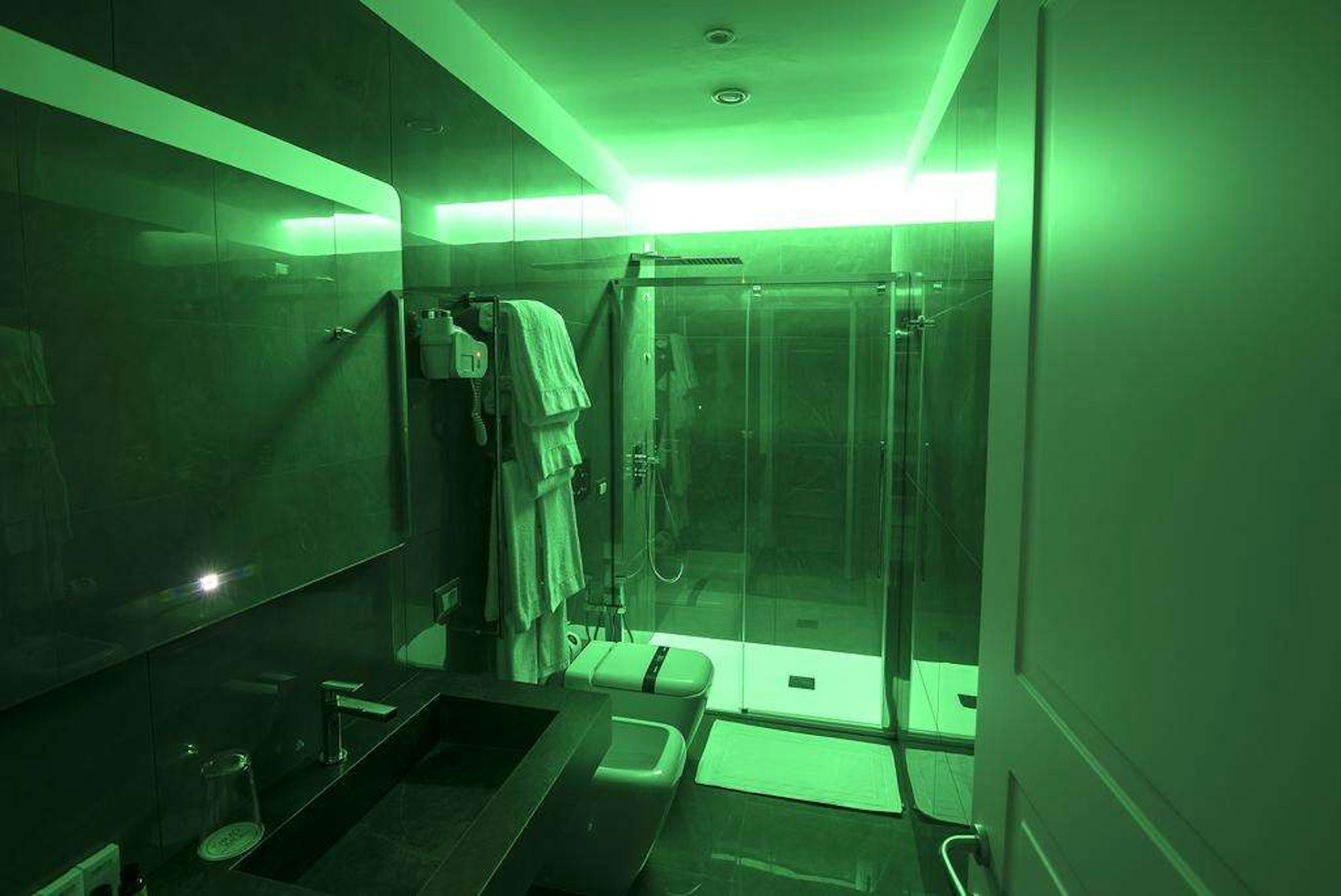 Caruso Place Boutique Wellness Suites 68/70