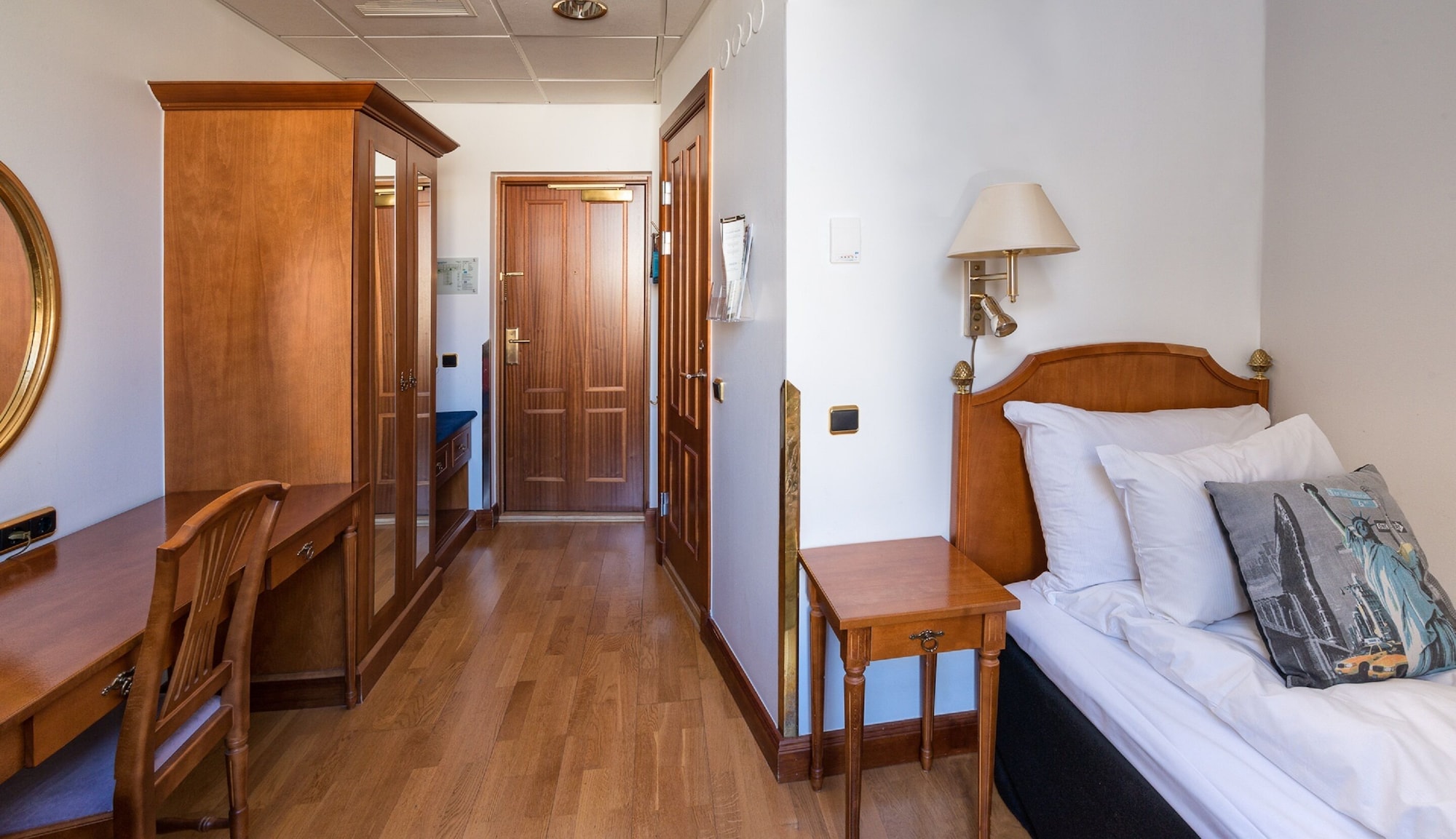 Compact, Single, Single Bed
