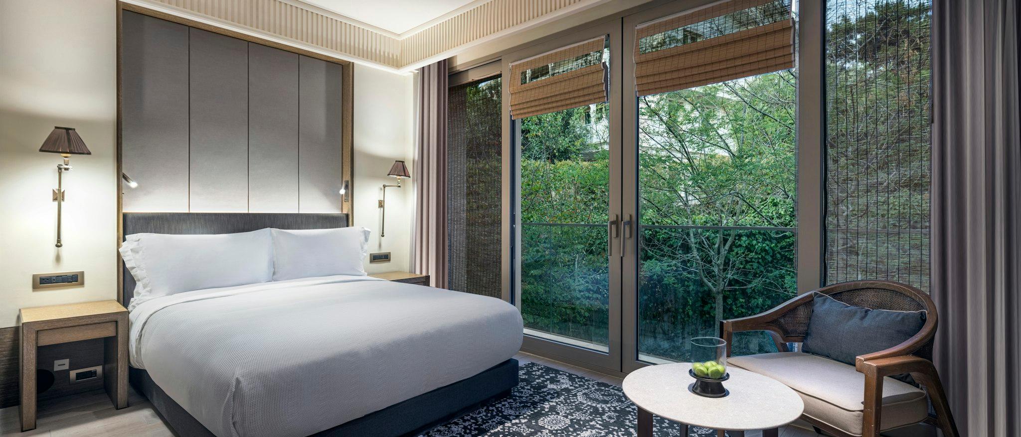 Garden, Deluxe, Queen Bed