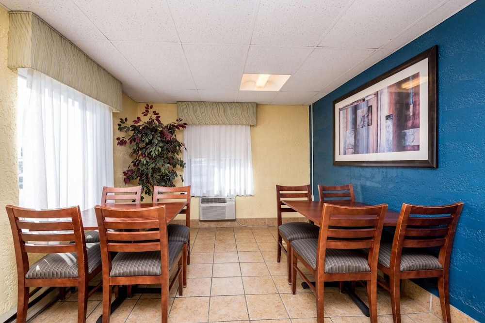 Motel6 Cedar Rapids, IA - Airport 48/57