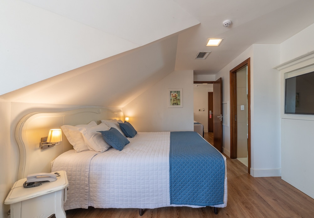 SUPERIOR, SUITE, JETTED TUB
