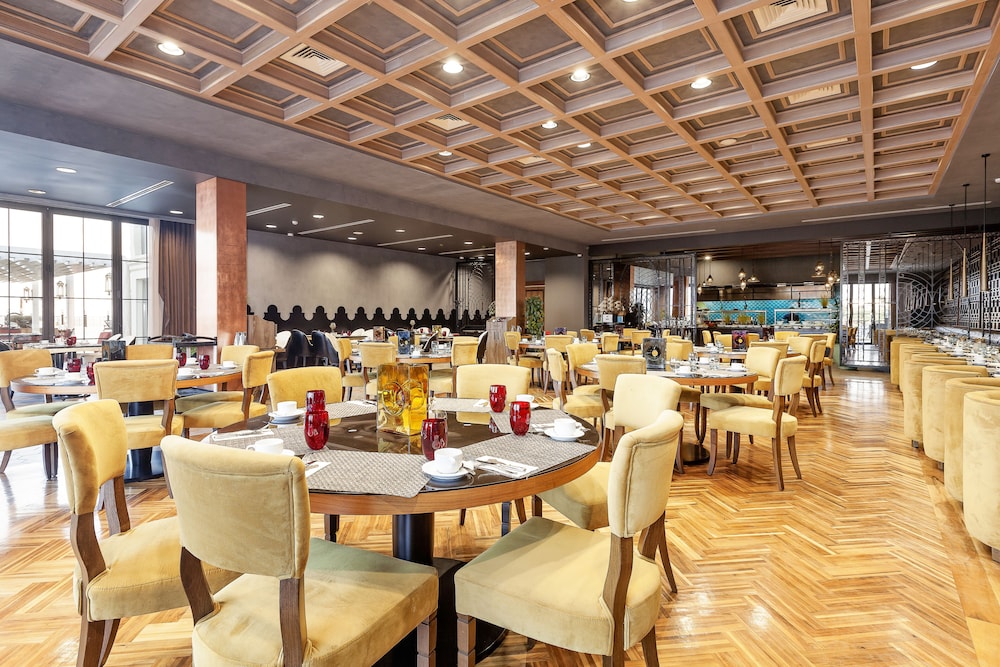 Les Ambassadeurs Marina Hotel Casino 24/50