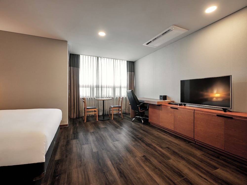 Ramada Hotel & Suites by Wyndham Seoul Namdaemun 45/61