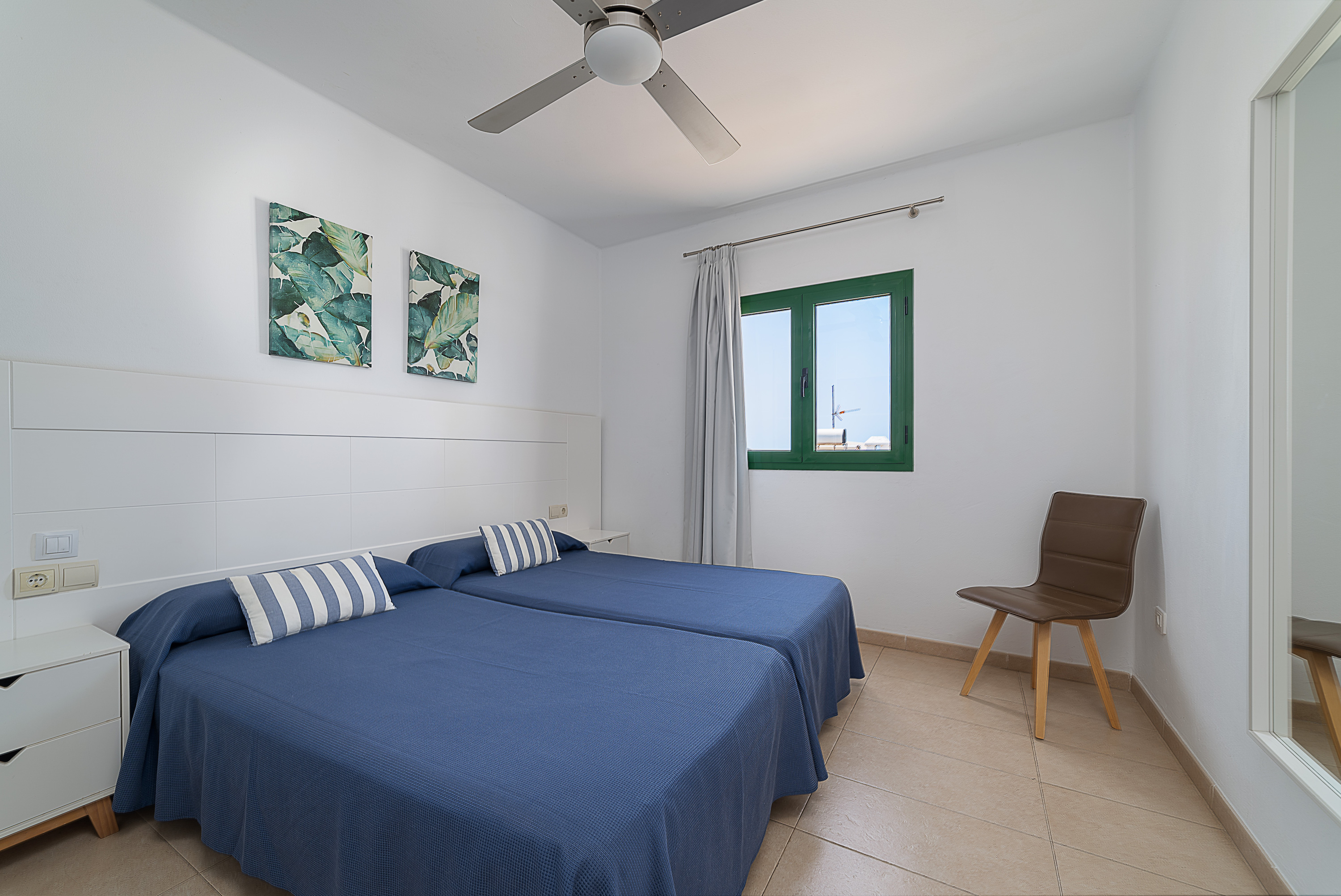 Elena Apartamentos 4/44
