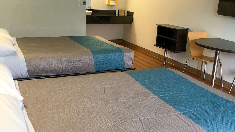 Motel6 Daytona Beach, FL - Speedway 23/57