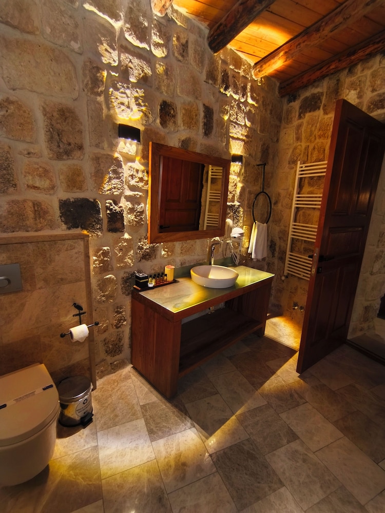 Acropolis Cave Suites 6/50