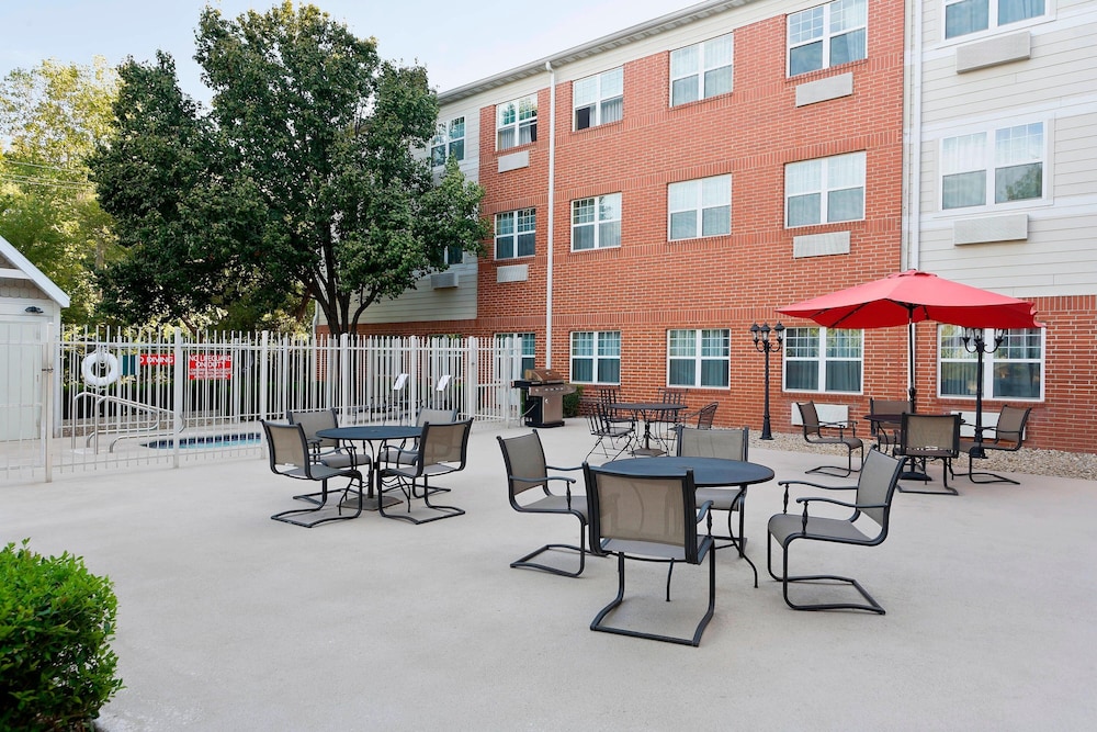 TownePlace Suites Dallas Bedford 27/34