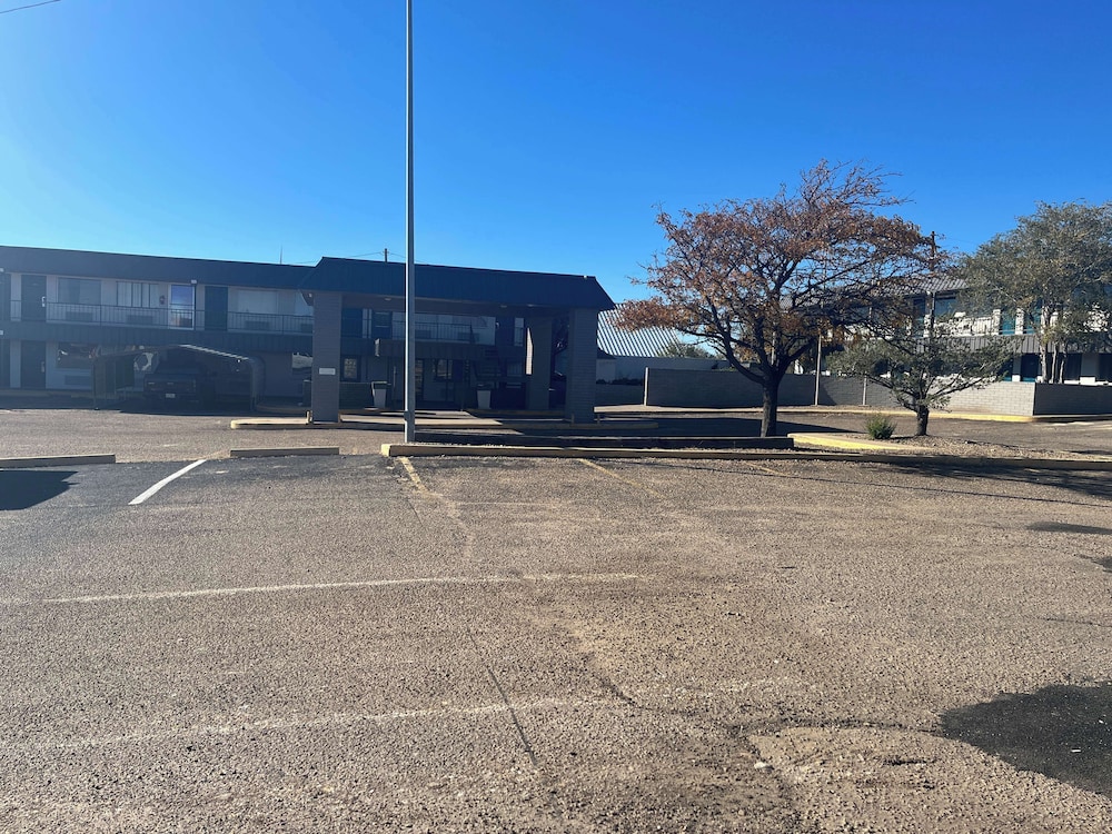 Studio6 Borger, TX – Boom Town 31/36