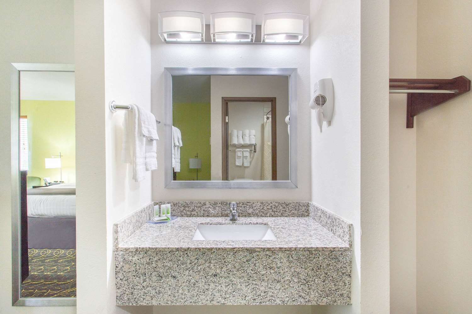 AmericInn by Wyndham Delafield 18/18