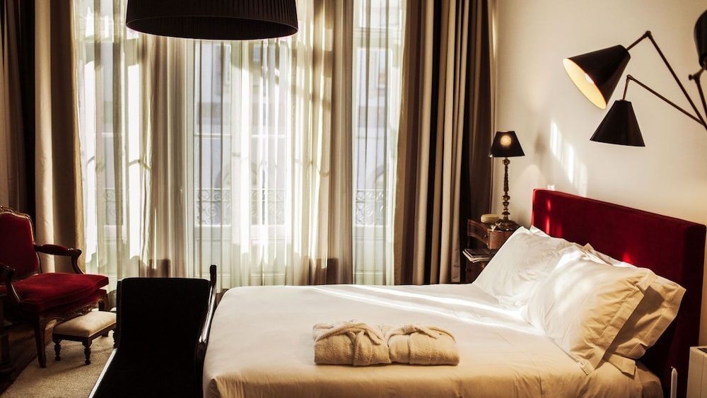 DELUXE, DOUBLE BED