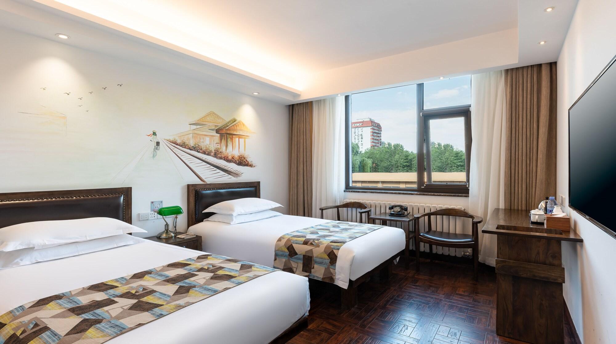 Nostalgia Hotel (Beijing Guomao Jinsongpingyuan Metro Station) 24/47