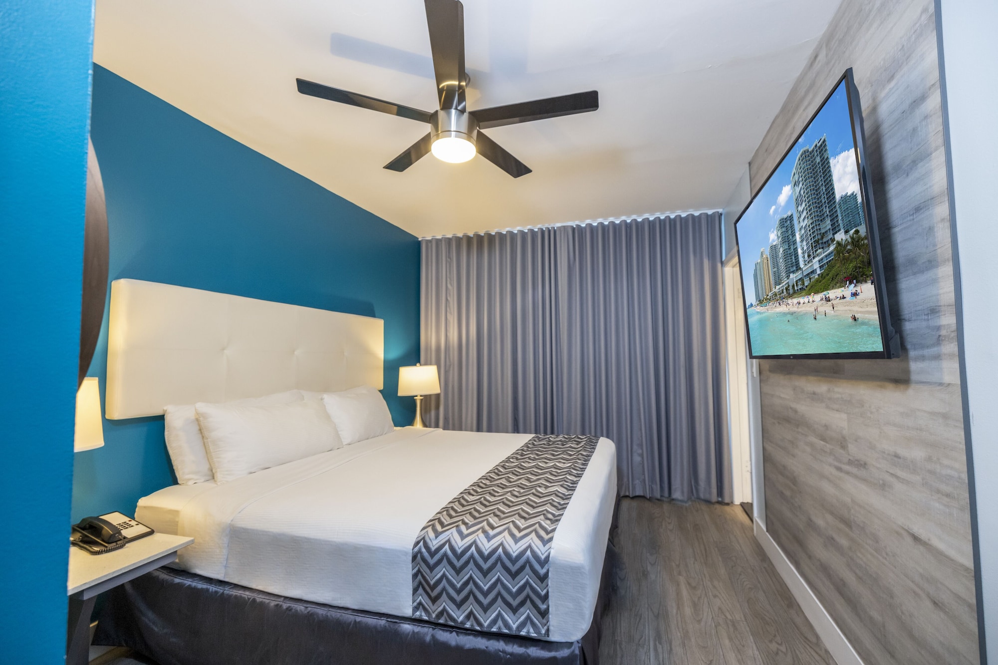 DELUXE, SINGLE, KING BED