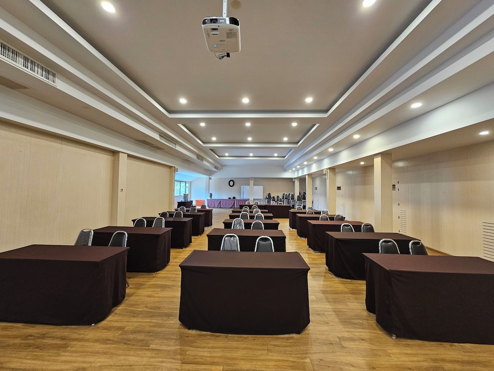 The Green Beach Resort 50/75