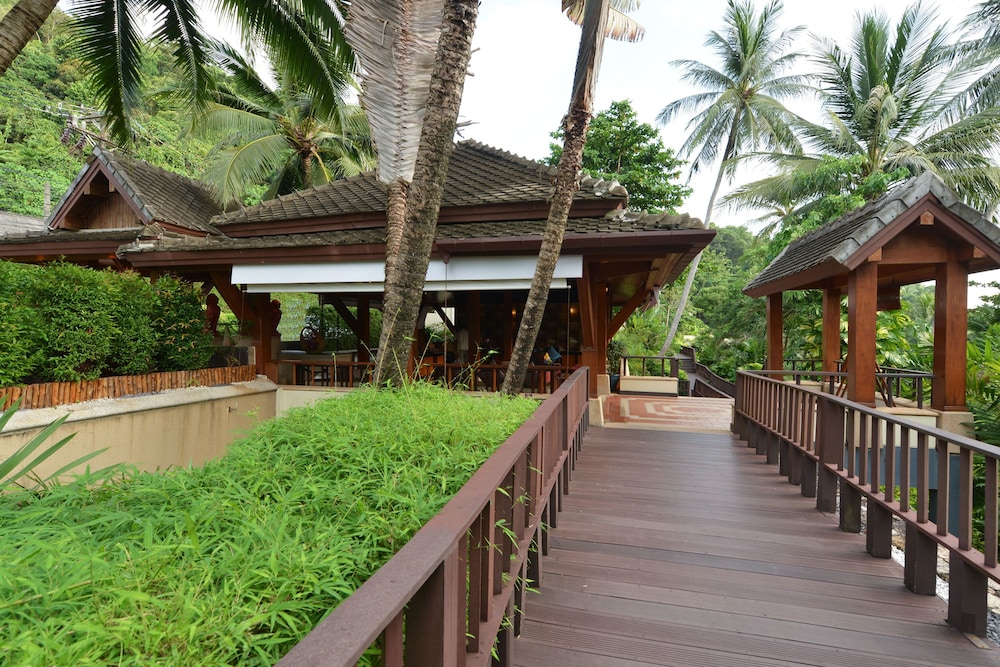 ANDAMAN WHITE BEACH RESORT 58/70