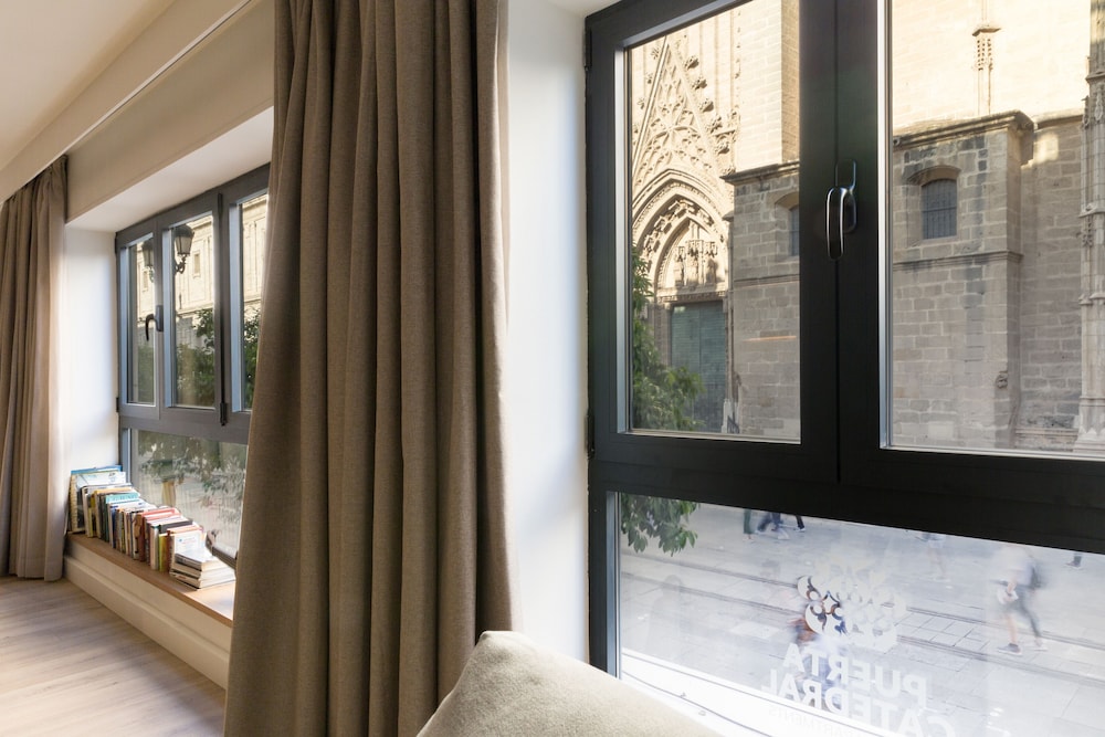PUERTA CATEDRAL SUITES 30/50