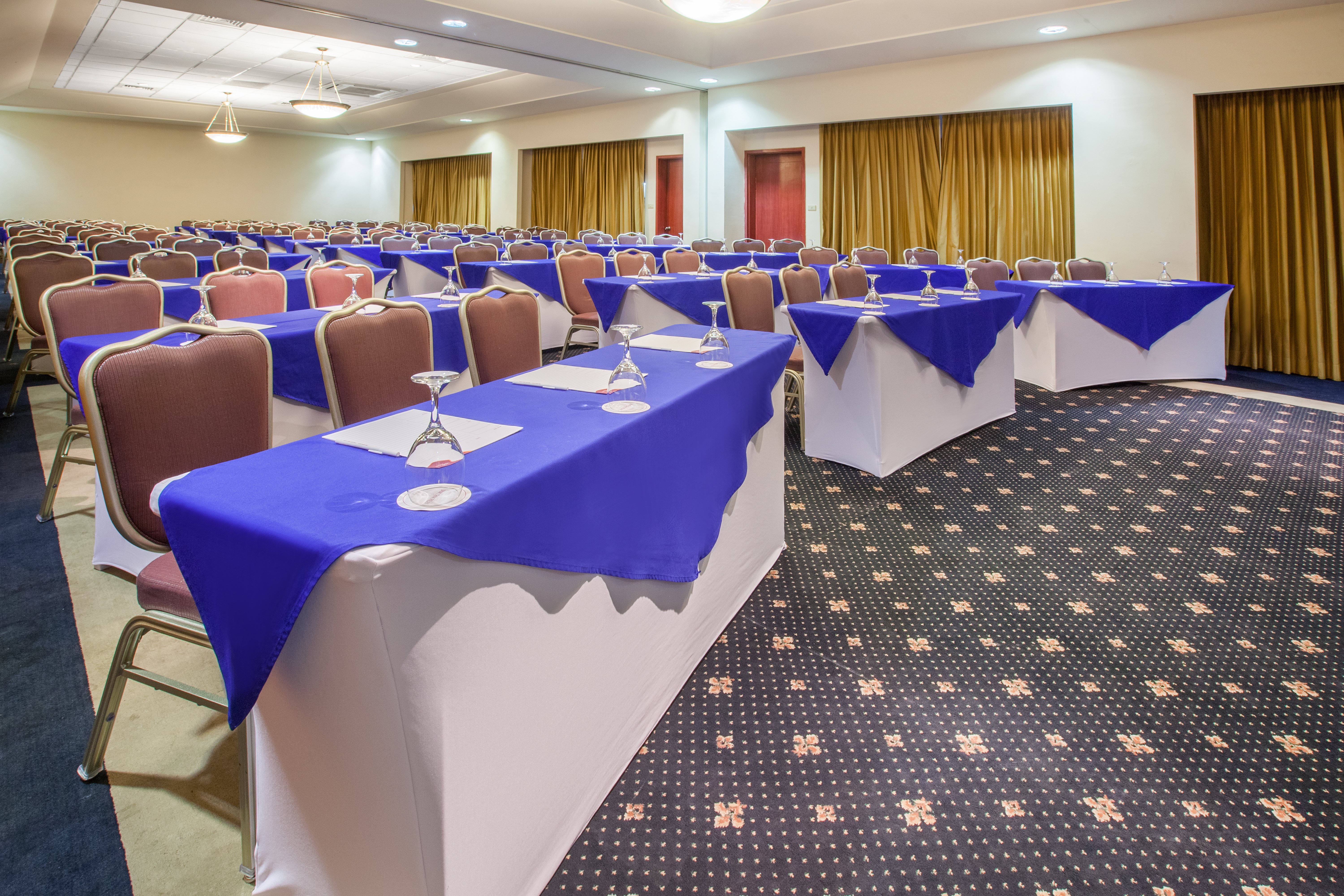 Crowne Plaza Managua 74/81