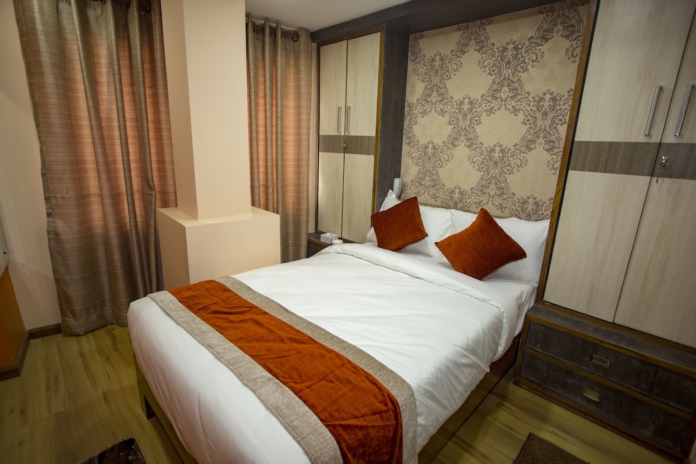 1 BEDROOM, DELUXE, DOUBLE OR TWIN BED
