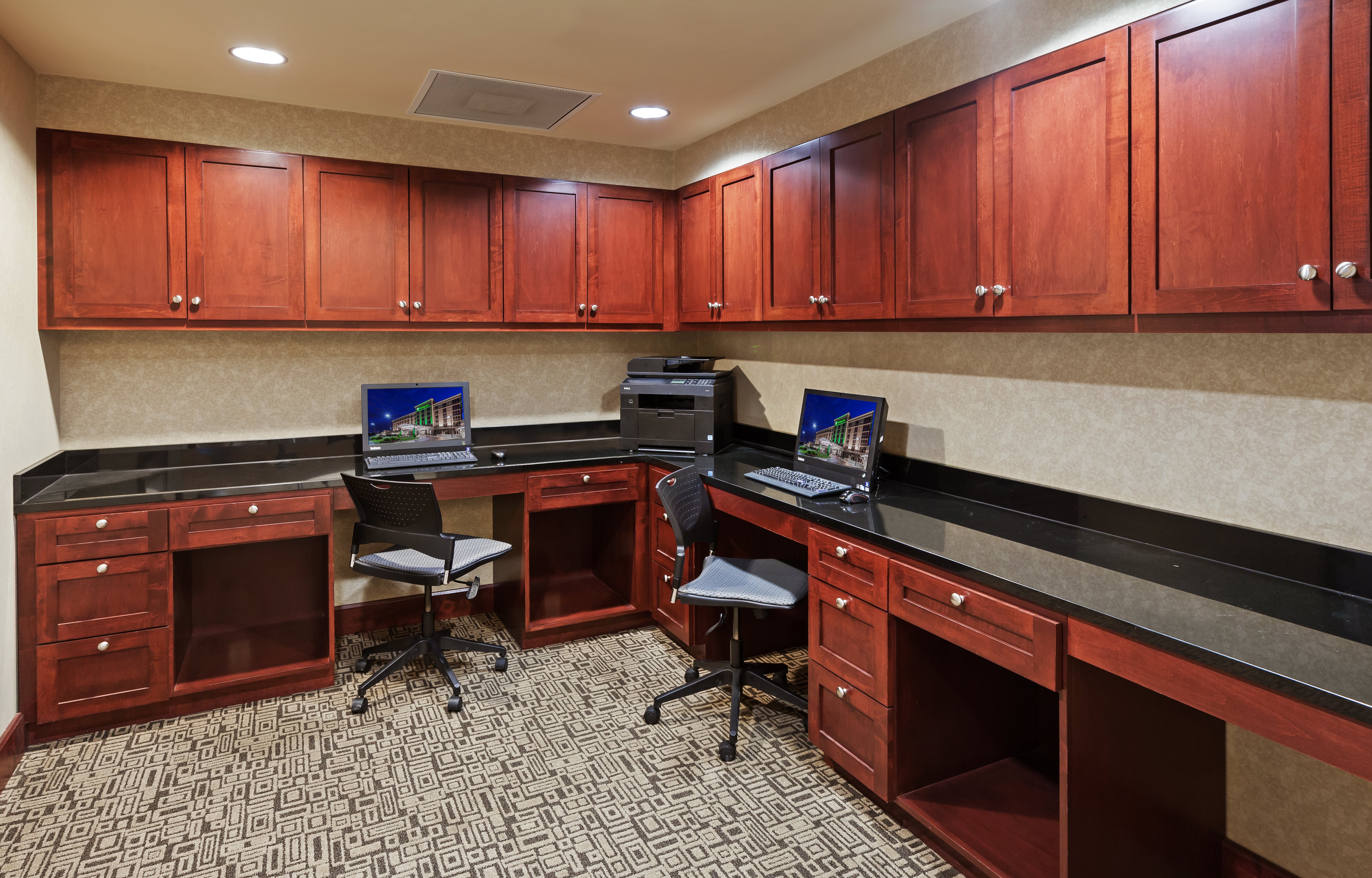 Holiday Inn Ardmore I 35 47/49