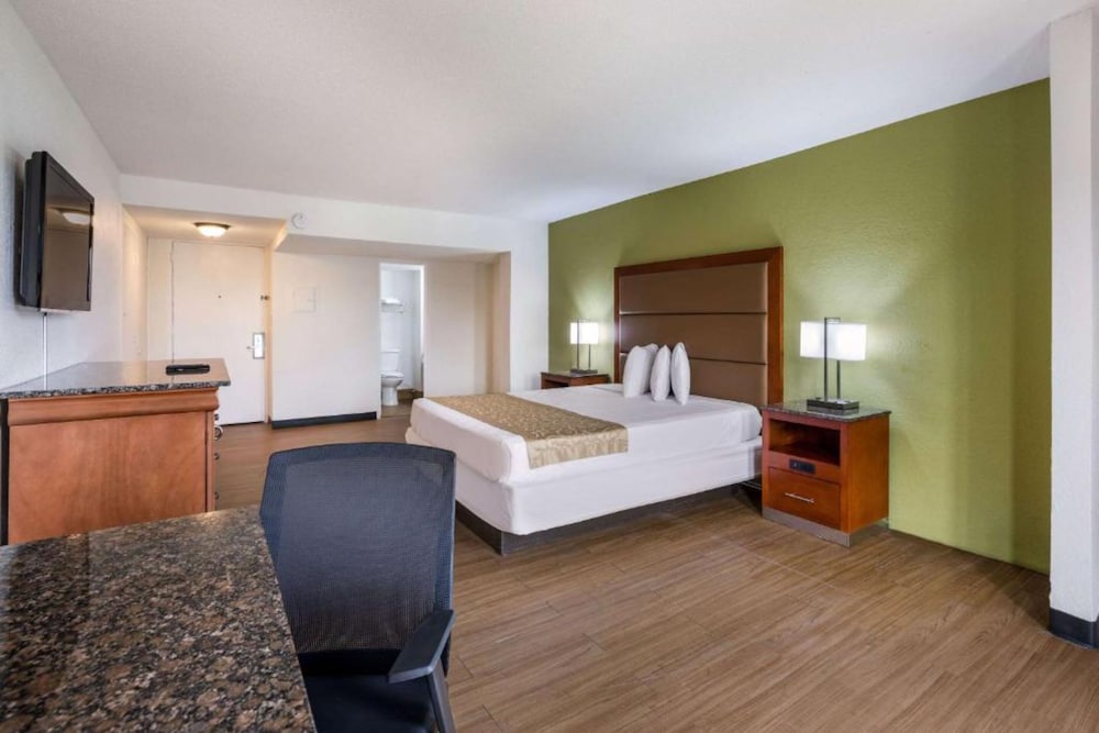 ROOM, KING BED, SMOKING