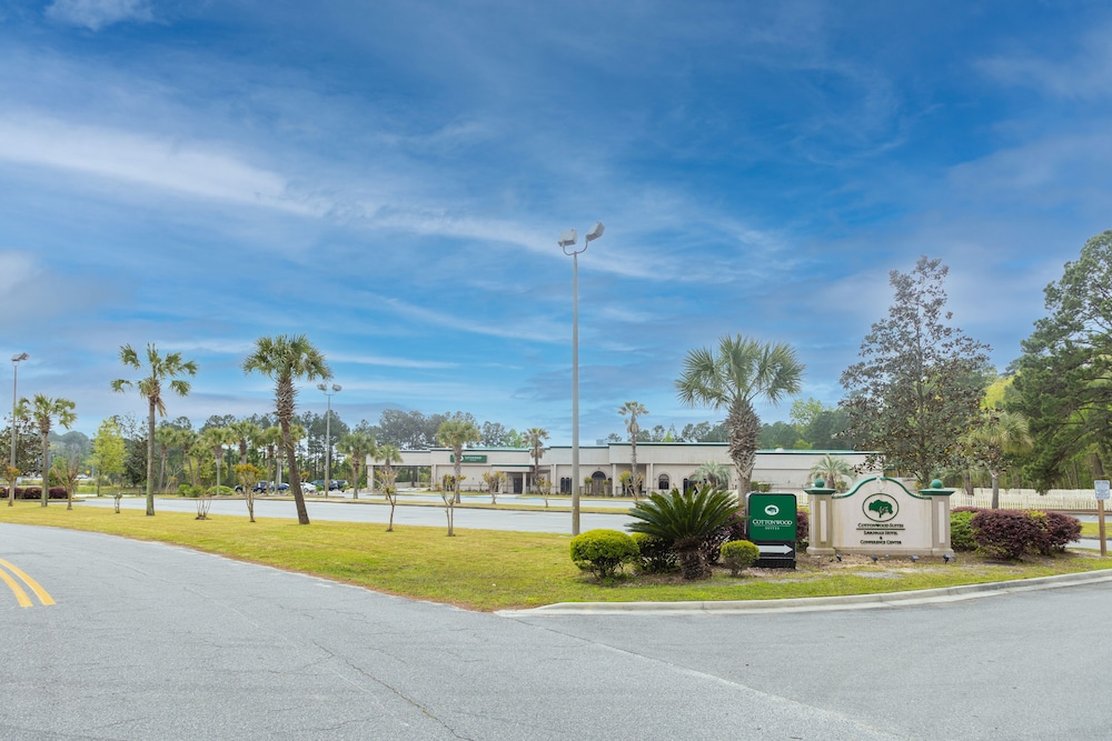Cottonwood Suites Savannah Hotel and Conference Center 62/71