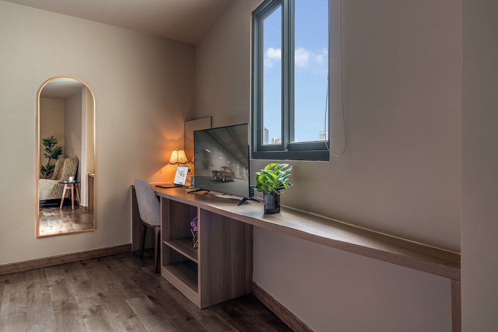 SAZI Resin Hotel - Free Nails/HairWash 9/50