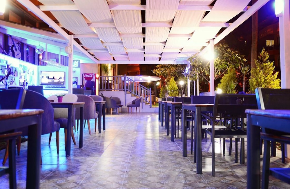 Avisos Hotel and Apartment 36/50