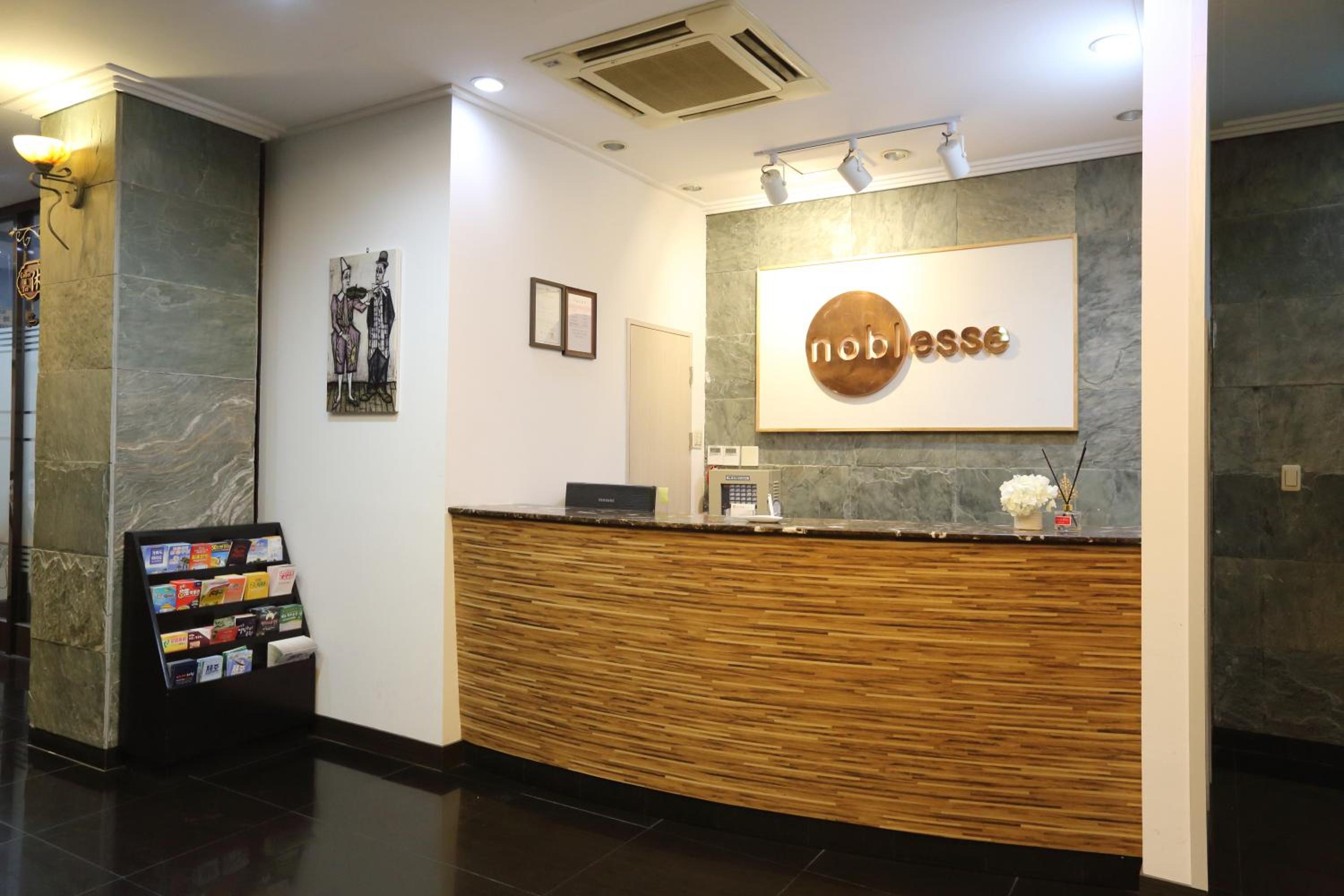 Noblesse Hotel 4/100