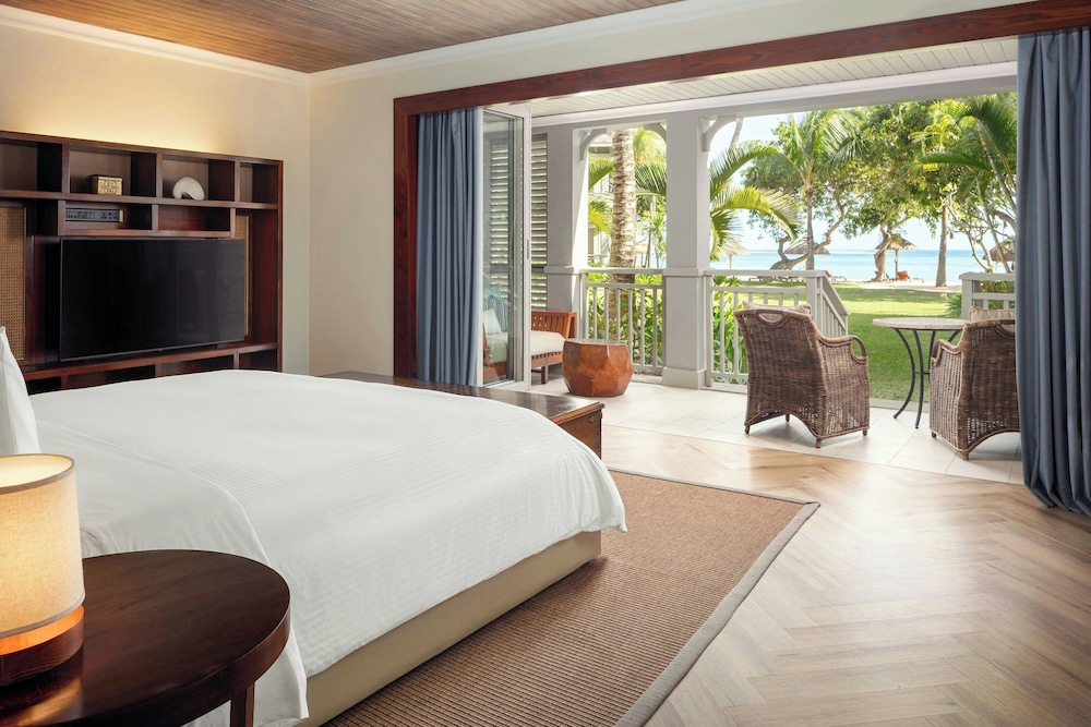 Ocean, Junior Suite, King Bed, Sofa، The St. Regis Le Morne Resort, Mauritius 2/3